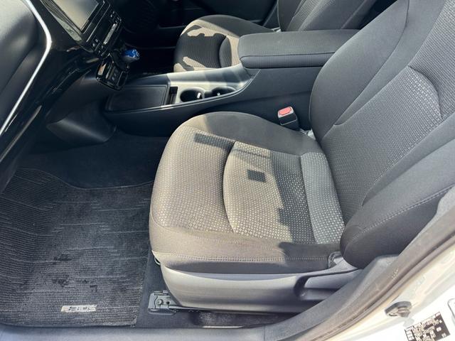 プリウス Ｓ　冠水歴車ナビＴＶバックカメラＥＴＣ車載器オートマチックハイビーム禁煙車セーフティーセンス衝突軽減ブレーキプリクラッシュセーフティー踏み間違え防止レーダークルコンスマートキーＰスタートオートライト（41枚目）