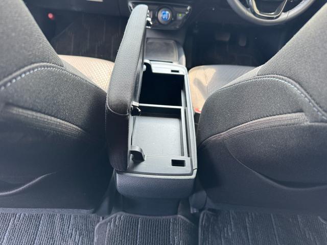 プリウス Ｓ　冠水歴車ナビＴＶバックカメラＥＴＣ車載器オートマチックハイビーム禁煙車セーフティーセンス衝突軽減ブレーキプリクラッシュセーフティー踏み間違え防止レーダークルコンスマートキーＰスタートオートライト（49枚目）