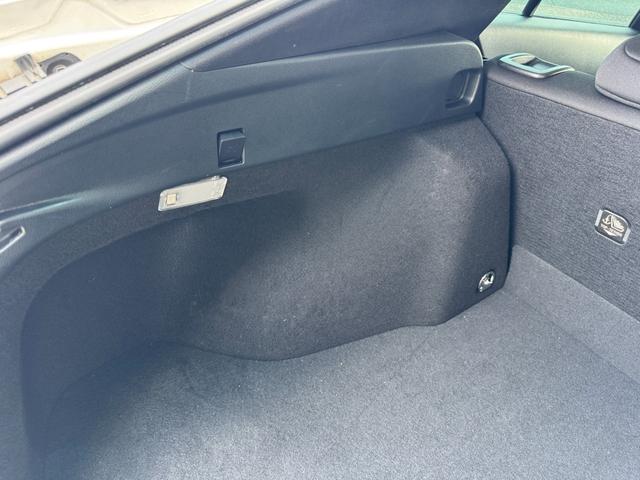 プリウス Ｓ　冠水歴車ナビＴＶバックカメラＥＴＣ車載器オートマチックハイビーム禁煙車セーフティーセンス衝突軽減ブレーキプリクラッシュセーフティー踏み間違え防止レーダークルコンスマートキーＰスタートオートライト（75枚目）