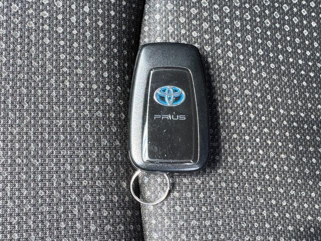 プリウス Ｓ　冠水歴車ナビＴＶバックカメラＥＴＣ車載器オートマチックハイビーム禁煙車セーフティーセンス衝突軽減ブレーキプリクラッシュセーフティー踏み間違え防止レーダークルコンスマートキーＰスタートオートライト（79枚目）