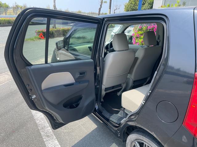 ワゴンＲ ＦＸ　エアコンパワステパワーウィンドキーレスエントリーフル装備ＣＤプレイヤー付禁煙車衝突安全ボディー社外アルミセキュリティーアラームオートエアコンアイドリングストップ付ヘッドライトレベライザー（46枚目）