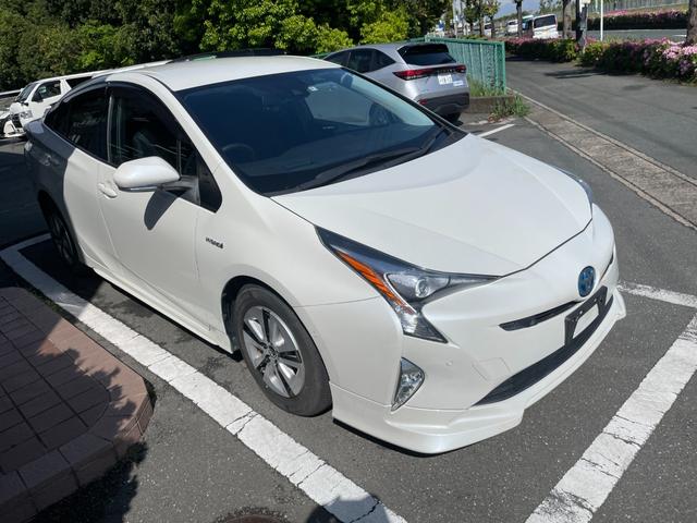 プリウス Ａ　冠水歴車ナビバックカメラＢＴ対応ＥＴＣ車載器セーフティーセンス衝突軽減ブレーキ付プリクラッシュセーフティーレーダークルコンパール白オートマチックハイビーム禁煙車衝突安全ボディーエアロ付（6枚目）