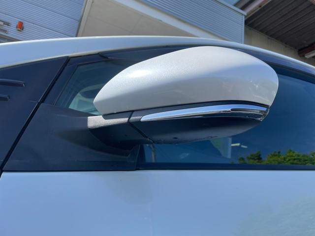 プリウス Ａ　冠水歴車ナビバックカメラＢＴ対応ＥＴＣ車載器セーフティーセンス衝突軽減ブレーキ付プリクラッシュセーフティーレーダークルコンパール白オートマチックハイビーム禁煙車衝突安全ボディーエアロ付（28枚目）