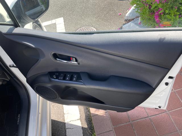プリウス Ａ　冠水歴車ナビバックカメラＢＴ対応ＥＴＣ車載器セーフティーセンス衝突軽減ブレーキ付プリクラッシュセーフティーレーダークルコンパール白オートマチックハイビーム禁煙車衝突安全ボディーエアロ付（38枚目）