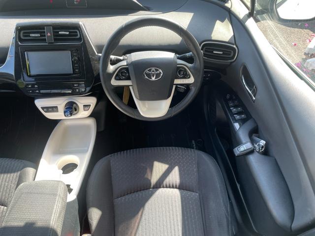 プリウス Ａ　冠水歴車ナビバックカメラＢＴ対応ＥＴＣ車載器セーフティーセンス衝突軽減ブレーキ付プリクラッシュセーフティーレーダークルコンパール白オートマチックハイビーム禁煙車衝突安全ボディーエアロ付（67枚目）