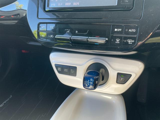 プリウス Ａ　冠水歴車ナビバックカメラＢＴ対応ＥＴＣ車載器セーフティーセンス衝突軽減ブレーキ付プリクラッシュセーフティーレーダークルコンパール白オートマチックハイビーム禁煙車衝突安全ボディーエアロ付（78枚目）