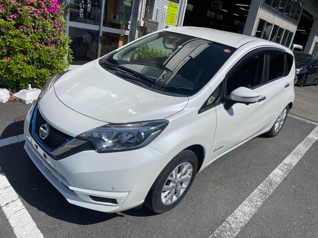 ノート ｅ－パワー　Ｘ　冠水歴車ナビＴＶバックカメラアラウンドビューモニターＣＤＤＶＤ再生ＢＴオーディオ対応エマージェンシーブレーキ衝突軽減ブレーキ電格ミラー横滑り防止衝突安全ボディーデジタルインナーミラー禁煙車（2枚目）