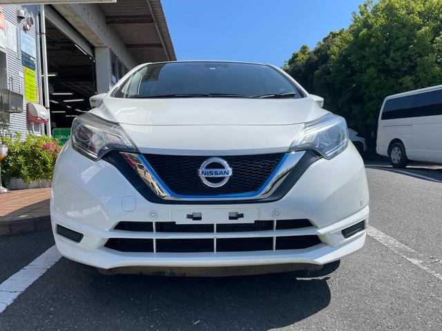 ノート ｅ－パワー　Ｘ　冠水歴車ナビＴＶバックカメラアラウンドビューモニターＣＤＤＶＤ再生ＢＴオーディオ対応エマージェンシーブレーキ衝突軽減ブレーキ電格ミラー横滑り防止衝突安全ボディーデジタルインナーミラー禁煙車（3枚目）