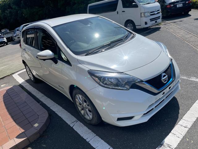 ノート ｅ－パワー　Ｘ　冠水歴車ナビＴＶバックカメラアラウンドビューモニターＣＤＤＶＤ再生ＢＴオーディオ対応エマージェンシーブレーキ衝突軽減ブレーキ電格ミラー横滑り防止衝突安全ボディーデジタルインナーミラー禁煙車（6枚目）