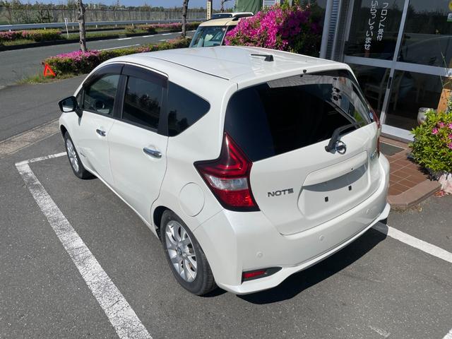 ノート ｅ－パワー　Ｘ　冠水歴車ナビＴＶバックカメラアラウンドビューモニターＣＤＤＶＤ再生ＢＴオーディオ対応エマージェンシーブレーキ衝突軽減ブレーキ電格ミラー横滑り防止衝突安全ボディーデジタルインナーミラー禁煙車（13枚目）