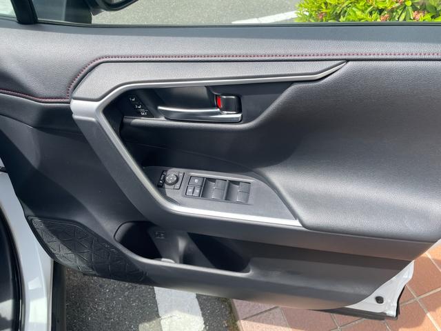 ＲＡＶ４ ＰＨＶ Ｚ　冠水歴車ナビＴＶ全方位モニターＢＴオーディオ対応スマートキーＰスタートフティーセンスプリクラッシュセーフティーレーダークルーズコントロール禁煙車ＥＴＣ２．０サンルーフＰＨＶ車シートエアコンＡＣ１００Ｖ（40枚目）