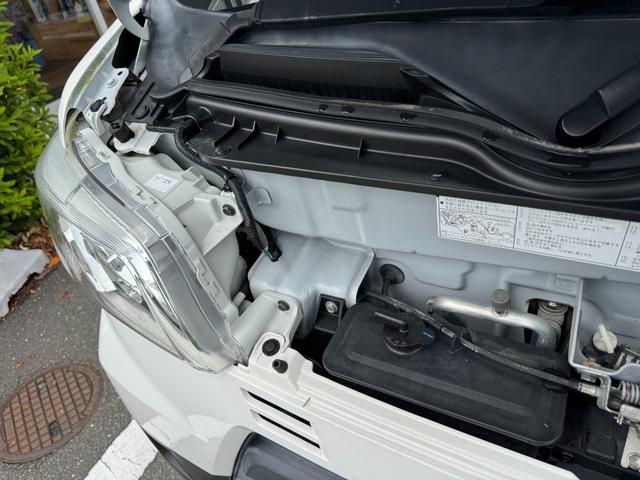 ハイゼットカーゴ ＤＸ　ＳＡＩＩＩ　ハイルーフ５ドアオートマ２／４人乗りスマートアシストＩＩＩ衝突被害軽減ブレーキ踏み間違え防止横滑り防止オートマチックハイビームＡＣＰＳＰＷキーレスエントリーフル装備メンテナンスノート取説付禁煙車（17枚目）