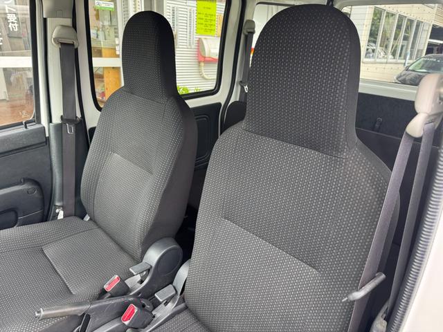 ハイゼットカーゴ ＤＸ　ＳＡＩＩＩ　ハイルーフ５ドアオートマ２／４人乗りスマートアシストＩＩＩ衝突被害軽減ブレーキ踏み間違え防止横滑り防止オートマチックハイビームＡＣＰＳＰＷキーレスエントリーフル装備メンテナンスノート取説付禁煙車（47枚目）