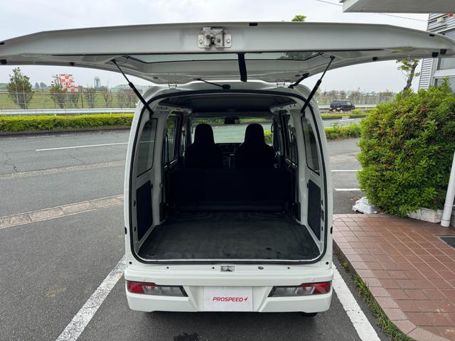 ハイゼットカーゴ ＤＸ　ＳＡＩＩＩ　ハイルーフ５ドアオートマ２／４人乗りスマートアシストＩＩＩ衝突被害軽減ブレーキ踏み間違え防止横滑り防止オートマチックハイビームＡＣＰＳＰＷキーレスエントリーフル装備メンテナンスノート取説付禁煙車（67枚目）