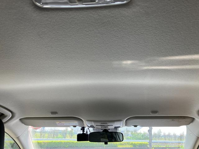 カローラツーリング ハイブリッド　Ｇ　冠水歴車４ＷＤナビＴＶバックカメラＥＴＣ車載器セーフティーセンス衝突軽減ブレーキ付プリクラッシュセーフティーブラインドスポットモニタオートマチックハイビームドラレコ前後２カメラ禁煙車ＬＤＡ付（60枚目）