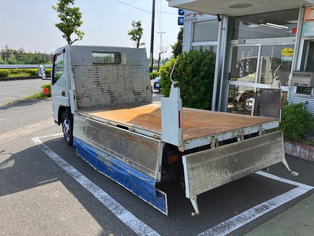 キャンター 全低床ダンプ　３ｔ積載全低床強化ダンプ５ＭＴ３０００ｃｃディーゼルターボＥＴＣコボレーン中間ピン荷台内寸長３０４ｃｍ幅１５９ｃｍ高３７ｃｍ床面地上高８５ｃｍキーレスエントリーフル装備車両総重量５９３５ｋｇ（31枚目）