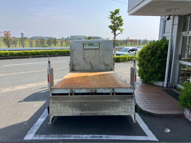 キャンター 全低床ダンプ　３ｔ積載全低床強化ダンプ５ＭＴ３０００ｃｃディーゼルターボＥＴＣコボレーン中間ピン荷台内寸長３０４ｃｍ幅１５９ｃｍ高３７ｃｍ床面地上高８５ｃｍキーレスエントリーフル装備車両総重量５９３５ｋｇ（34枚目）