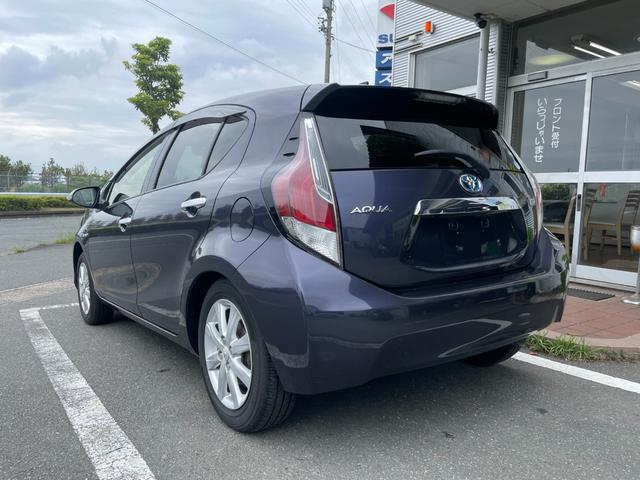 アクア Ｓ　冠水歴車ナビＴＶバックカメラＢＴオーディオ対応ＥＴＣ車載器スマートキーＰスタートイモビライザー禁煙車電格ミラーヘッドライトレベライザーメンテナンスノート取説付純正アルミプライバシーガラス（12枚目）