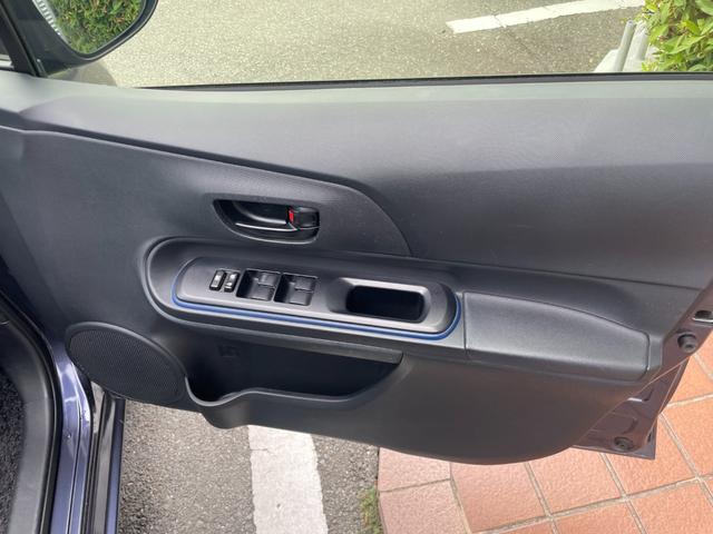 アクア Ｓ　冠水歴車ナビＴＶバックカメラＢＴオーディオ対応ＥＴＣ車載器スマートキーＰスタートイモビライザー禁煙車電格ミラーヘッドライトレベライザーメンテナンスノート取説付純正アルミプライバシーガラス（38枚目）