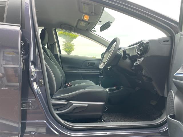 アクア Ｓ　冠水歴車ナビＴＶバックカメラＢＴオーディオ対応ＥＴＣ車載器スマートキーＰスタートイモビライザー禁煙車電格ミラーヘッドライトレベライザーメンテナンスノート取説付純正アルミプライバシーガラス（41枚目）