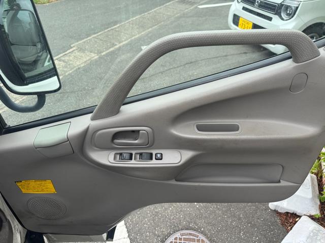 デュトロ 　レッカー車フロア５ＭＴディーゼルＰＴＯヘッドライトレベライザーメンテノート取説３名乗車車体長さ５０７ｃｍ幅１８８ｃｍ高さ２２９ｃｍエアコンパワステパワーウィンド電格ミラー（34枚目）