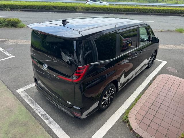 ノア ハイブリッドＳ－Ｚ　冠水歴車ナビＴＶバックカメラＥＴＣ２．０リヤフリップダウンモニター禁煙車ブラインドスポットモニターセーフティーセンスプリクラッシュセーフティースマートキーアダプティブクルコン両側パワスラハイブリッド車（8枚目）