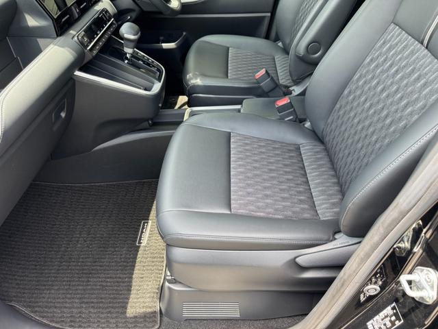 ノア ハイブリッドＳ－Ｚ　冠水歴車ナビＴＶバックカメラＥＴＣ２．０リヤフリップダウンモニター禁煙車ブラインドスポットモニターセーフティーセンスプリクラッシュセーフティースマートキーアダプティブクルコン両側パワスラハイブリッド車（47枚目）