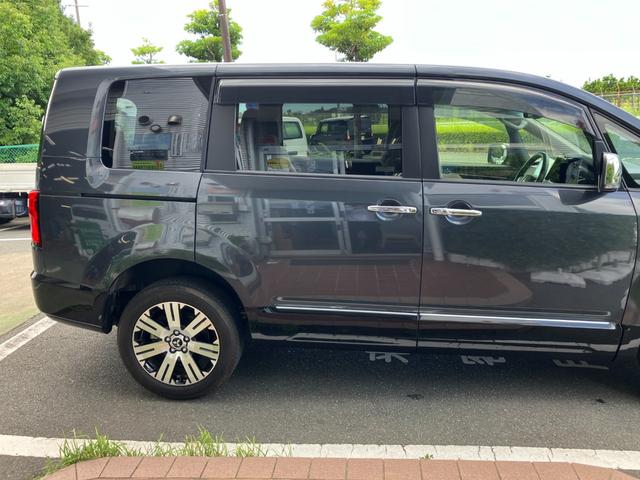 デリカＤ：５ Ｐ　冠水歴車純正ナビＴＶＣＤＤＶＤパノラミックモニターＨＤＭＩ入力パワーバックドア両側パワスラスマートキーＰスタートステアリングヒーターパートタイム４ＷＤＬＥＤヘッドＥＴＣ車載器クルーズコントロール禁煙車（9枚目）