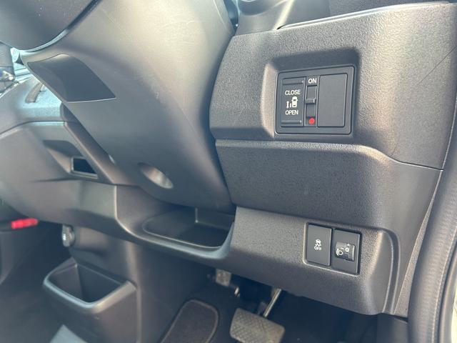 Ｎ－ＢＯＸカスタム ベースグレード　冠水歴車バックカメラステアリングスイッチセンシング衝突軽減ブレーキ踏み間違え防止先行車発信お知らせ機能アダプティブクルーズコントロールオートマチックハイビームオートリトラミラー前席シートヒーター禁煙車（70枚目）