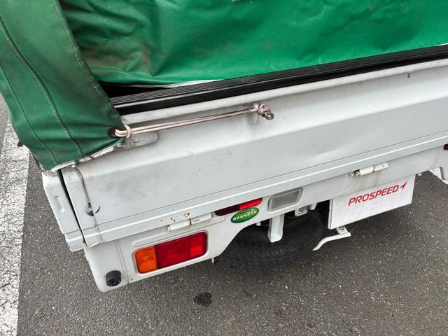 キャリイトラック ＫＣ　エアコンパワステ付２ＷＤ５ＭＴ三方開きメンテナンスノート取説付荷台幌車荷台内寸長さ１９７ＣＭ幅１３８ＣＭ床面地上高６８ＣＭヘッドライトレベライザースペアキースペアタイヤ運転席エアバッグ付（11枚目）