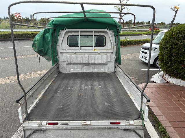 キャリイトラック ＫＣ　エアコンパワステ付２ＷＤ５ＭＴ三方開きメンテナンスノート取説付荷台幌車荷台内寸長さ１９７ＣＭ幅１３８ＣＭ床面地上高６８ＣＭヘッドライトレベライザースペアキースペアタイヤ運転席エアバッグ付（17枚目）