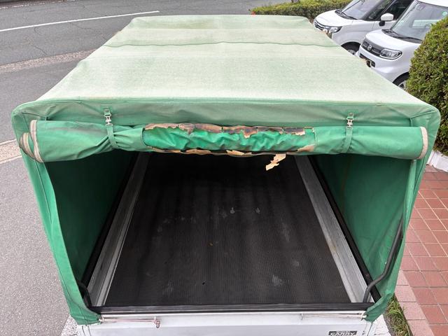 キャリイトラック ＫＣ　エアコンパワステ付２ＷＤ５ＭＴ三方開きメンテナンスノート取説付荷台幌車荷台内寸長さ１９７ＣＭ幅１３８ＣＭ床面地上高６８ＣＭヘッドライトレベライザースペアキースペアタイヤ運転席エアバッグ付（19枚目）