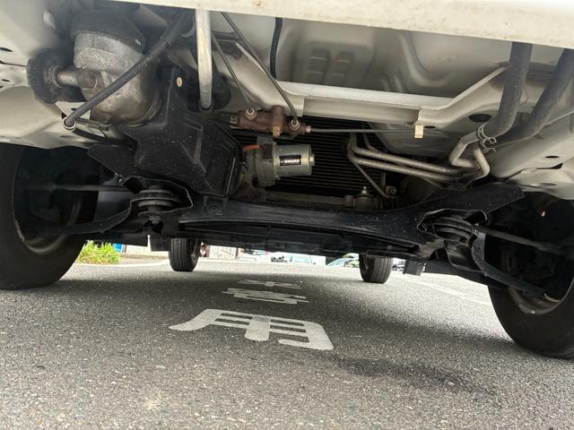 キャリイトラック ＫＣ　エアコンパワステ付２ＷＤ５ＭＴ三方開きメンテナンスノート取説付荷台幌車荷台内寸長さ１９７ＣＭ幅１３８ＣＭ床面地上高６８ＣＭヘッドライトレベライザースペアキースペアタイヤ運転席エアバッグ付（22枚目）