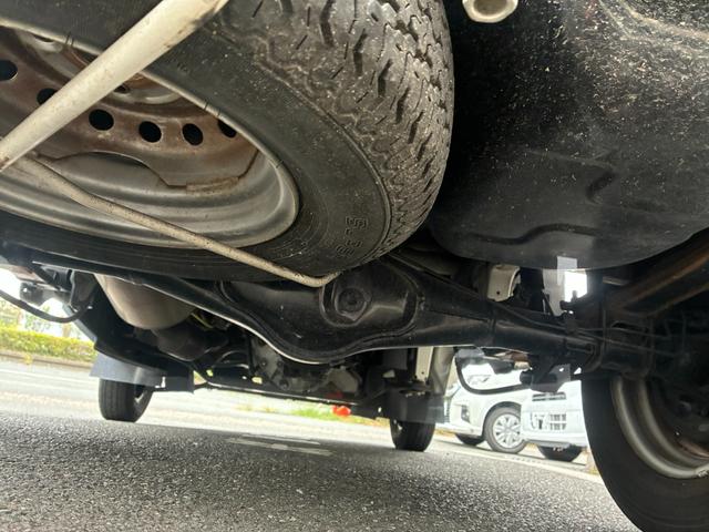 キャリイトラック ＫＣ　エアコンパワステ付２ＷＤ５ＭＴ三方開きメンテナンスノート取説付荷台幌車荷台内寸長さ１９７ＣＭ幅１３８ＣＭ床面地上高６８ＣＭヘッドライトレベライザースペアキースペアタイヤ運転席エアバッグ付（23枚目）