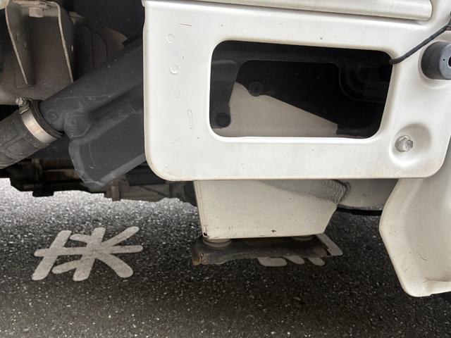 キャリイトラック ＫＣ　エアコンパワステ付２ＷＤ５ＭＴ三方開きメンテナンスノート取説付荷台幌車荷台内寸長さ１９７ＣＭ幅１３８ＣＭ床面地上高６８ＣＭヘッドライトレベライザースペアキースペアタイヤ運転席エアバッグ付（27枚目）