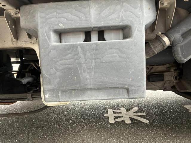 キャリイトラック ＫＣ　エアコンパワステ付２ＷＤ５ＭＴ三方開きメンテナンスノート取説付荷台幌車荷台内寸長さ１９７ＣＭ幅１３８ＣＭ床面地上高６８ＣＭヘッドライトレベライザースペアキースペアタイヤ運転席エアバッグ付（28枚目）