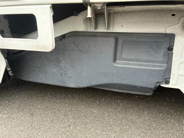 キャリイトラック ＫＣ　エアコンパワステ付２ＷＤ５ＭＴ三方開きメンテナンスノート取説付荷台幌車荷台内寸長さ１９７ＣＭ幅１３８ＣＭ床面地上高６８ＣＭヘッドライトレベライザースペアキースペアタイヤ運転席エアバッグ付（29枚目）