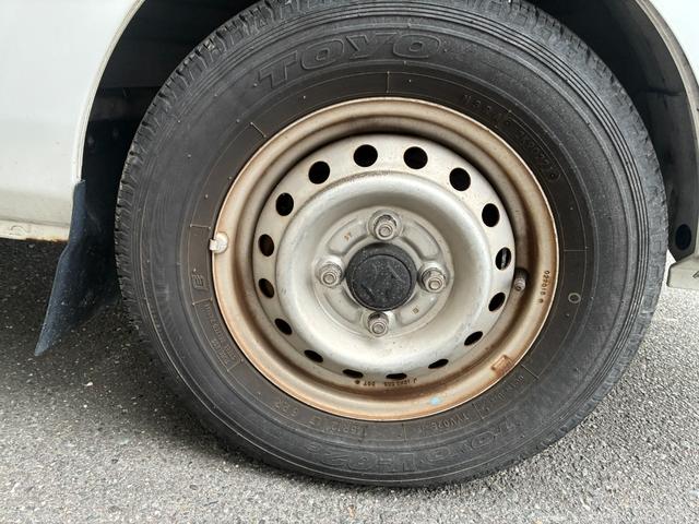 キャリイトラック ＫＣ　エアコンパワステ付２ＷＤ５ＭＴ三方開きメンテナンスノート取説付荷台幌車荷台内寸長さ１９７ＣＭ幅１３８ＣＭ床面地上高６８ＣＭヘッドライトレベライザースペアキースペアタイヤ運転席エアバッグ付（36枚目）