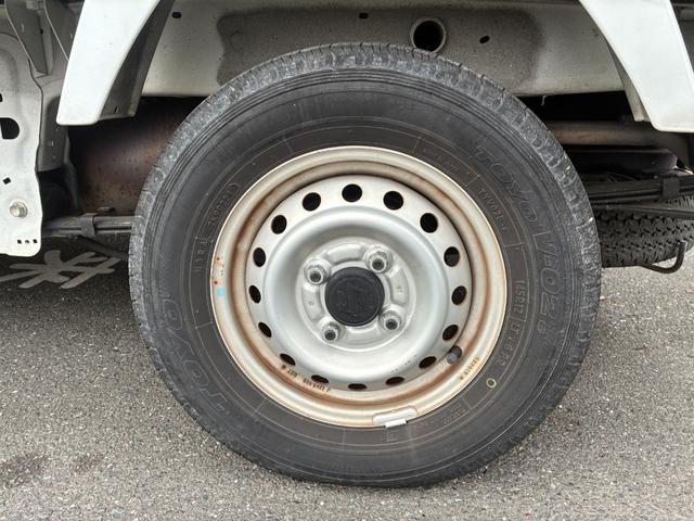 キャリイトラック ＫＣ　エアコンパワステ付２ＷＤ５ＭＴ三方開きメンテナンスノート取説付荷台幌車荷台内寸長さ１９７ＣＭ幅１３８ＣＭ床面地上高６８ＣＭヘッドライトレベライザースペアキースペアタイヤ運転席エアバッグ付（38枚目）