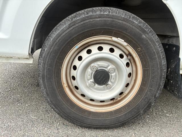 キャリイトラック ＫＣ　エアコンパワステ付２ＷＤ５ＭＴ三方開きメンテナンスノート取説付荷台幌車荷台内寸長さ１９７ＣＭ幅１３８ＣＭ床面地上高６８ＣＭヘッドライトレベライザースペアキースペアタイヤ運転席エアバッグ付（39枚目）