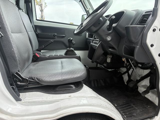 キャリイトラック ＫＣ　エアコンパワステ付２ＷＤ５ＭＴ三方開きメンテナンスノート取説付荷台幌車荷台内寸長さ１９７ＣＭ幅１３８ＣＭ床面地上高６８ＣＭヘッドライトレベライザースペアキースペアタイヤ運転席エアバッグ付（44枚目）