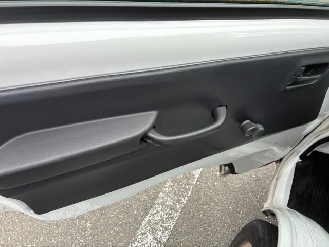 キャリイトラック ＫＣ　エアコンパワステ付２ＷＤ５ＭＴ三方開きメンテナンスノート取説付荷台幌車荷台内寸長さ１９７ＣＭ幅１３８ＣＭ床面地上高６８ＣＭヘッドライトレベライザースペアキースペアタイヤ運転席エアバッグ付（46枚目）