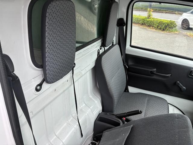 キャリイトラック ＫＣ　エアコンパワステ付２ＷＤ５ＭＴ三方開きメンテナンスノート取説付荷台幌車荷台内寸長さ１９７ＣＭ幅１３８ＣＭ床面地上高６８ＣＭヘッドライトレベライザースペアキースペアタイヤ運転席エアバッグ付（50枚目）