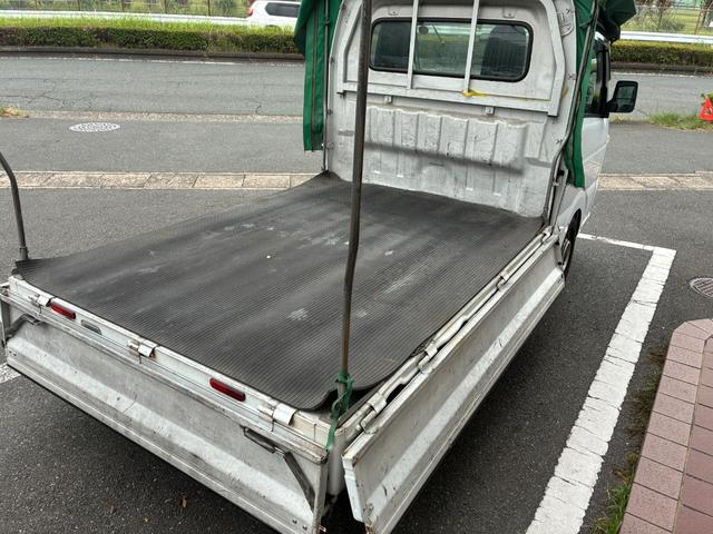 キャリイトラック ＫＣ　エアコンパワステ付２ＷＤ５ＭＴ三方開きメンテナンスノート取説付荷台幌車荷台内寸長さ１９７ＣＭ幅１３８ＣＭ床面地上高６８ＣＭヘッドライトレベライザースペアキースペアタイヤ運転席エアバッグ付（61枚目）