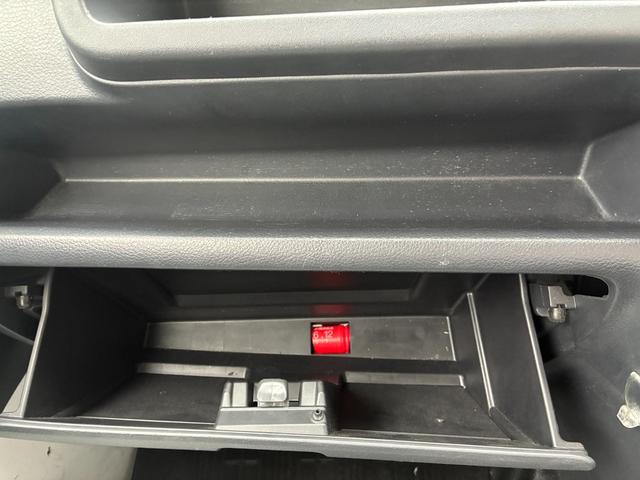 キャリイトラック ＫＣ　エアコンパワステ付２ＷＤ５ＭＴ三方開きメンテナンスノート取説付荷台幌車荷台内寸長さ１９７ＣＭ幅１３８ＣＭ床面地上高６８ＣＭヘッドライトレベライザースペアキースペアタイヤ運転席エアバッグ付（62枚目）