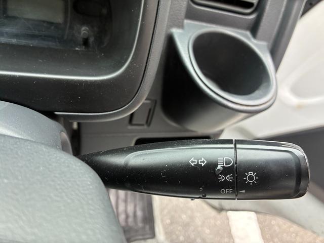 キャリイトラック ＫＣ　エアコンパワステ付２ＷＤ５ＭＴ三方開きメンテナンスノート取説付荷台幌車荷台内寸長さ１９７ＣＭ幅１３８ＣＭ床面地上高６８ＣＭヘッドライトレベライザースペアキースペアタイヤ運転席エアバッグ付（65枚目）