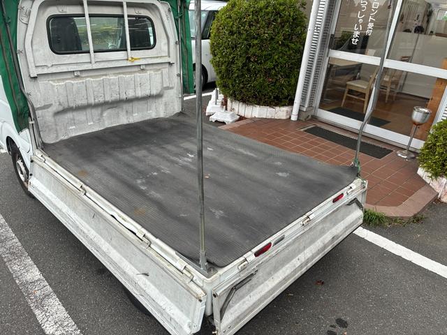 キャリイトラック ＫＣ　エアコンパワステ付２ＷＤ５ＭＴ三方開きメンテナンスノート取説付荷台幌車荷台内寸長さ１９７ＣＭ幅１３８ＣＭ床面地上高６８ＣＭヘッドライトレベライザースペアキースペアタイヤ運転席エアバッグ付（68枚目）