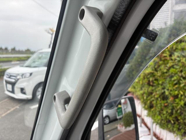 キャリイトラック ＫＣ　エアコンパワステ付２ＷＤ５ＭＴ三方開きメンテナンスノート取説付荷台幌車荷台内寸長さ１９７ＣＭ幅１３８ＣＭ床面地上高６８ＣＭヘッドライトレベライザースペアキースペアタイヤ運転席エアバッグ付（69枚目）