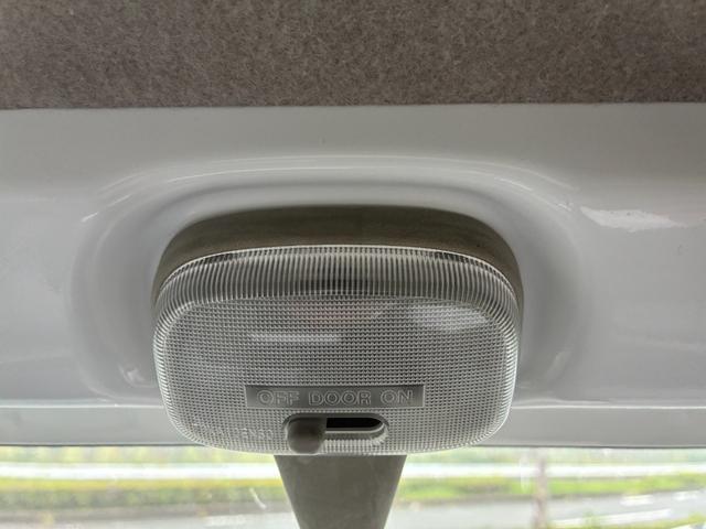 キャリイトラック ＫＣ　エアコンパワステ付２ＷＤ５ＭＴ三方開きメンテナンスノート取説付荷台幌車荷台内寸長さ１９７ＣＭ幅１３８ＣＭ床面地上高６８ＣＭヘッドライトレベライザースペアキースペアタイヤ運転席エアバッグ付（71枚目）