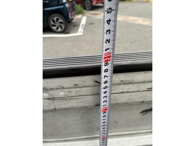 キャリイトラック ＫＣ　エアコンパワステ付２ＷＤ５ＭＴ三方開きメンテナンスノート取説付荷台幌車荷台内寸長さ１９７ＣＭ幅１３８ＣＭ床面地上高６８ＣＭヘッドライトレベライザースペアキースペアタイヤ運転席エアバッグ付（78枚目）
